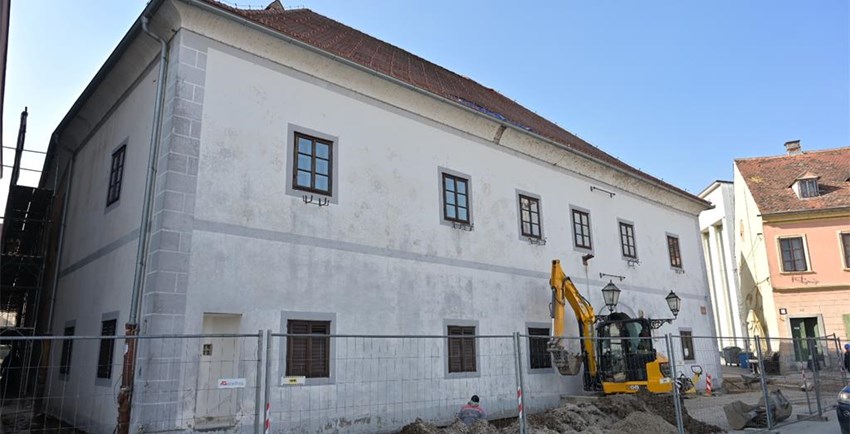 Grad „povukao“ 1,4 milijuna eura:  Karlovački muzej do kraja lipnja ojačanih temelja, nove fasade i krova; nakon toga, u njemu novi stalni postav